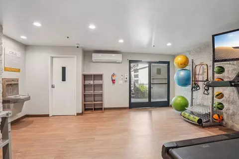 8525 Tobias Ave, Los Angeles, CA 91402 photo 28