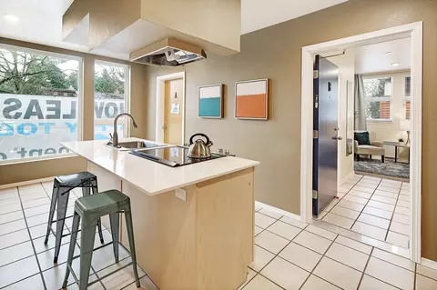 10610 Meridian Ave N, Seattle, WA 98133