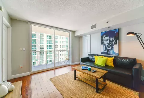 Brickell Bay Dr, Miami, FL 33131