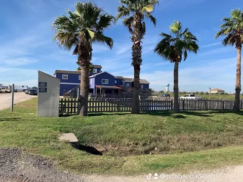 830 22nd St, San Leon, TX 77539