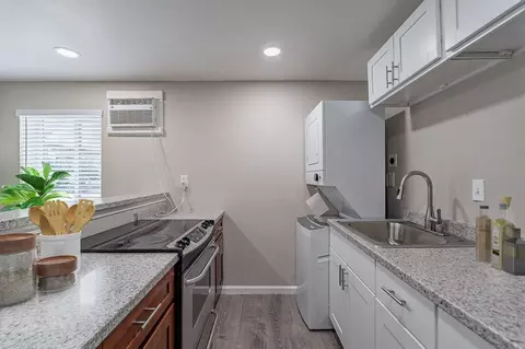 1110 E Highland Ave, Phoenix, AZ 85014