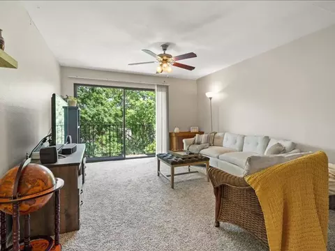 7620 Shawnee Mission Pkwy, Overland Park, KS 66202