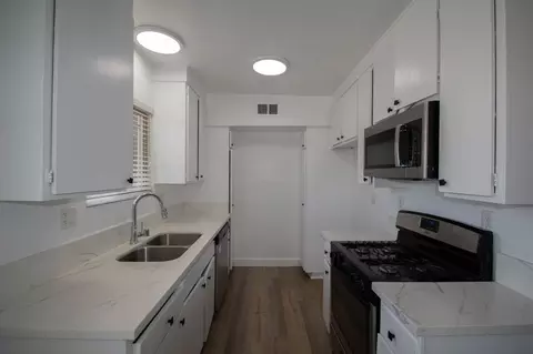 25052 Walnut St, Newhall, CA 91321 photo 5