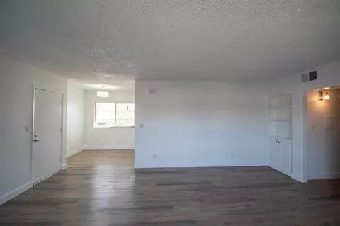 25052 Walnut St, Newhall, CA 91321 photo 4