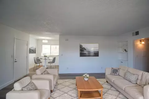 25052 Walnut St, Newhall, CA 91321 photo 2