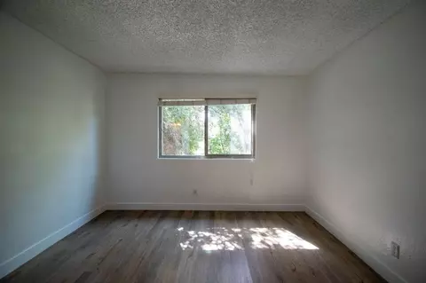 25052 Walnut St, Newhall, CA 91321 photo 8