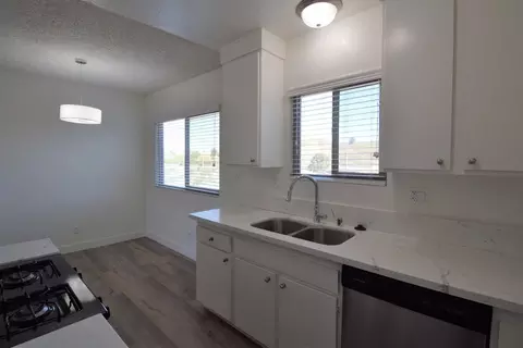 25052 Walnut St, Newhall, CA 91321 photo 6