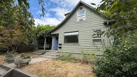 3585 SE Caruthers St, Portland, OR 97214