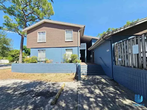 7602 W Powhatan Ave, Town N Country, FL 33615