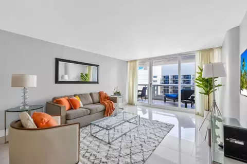 1717 N Bayshore Dr, Miami, FL 33132