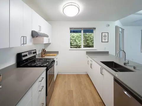 15606 NE 40th St #BLDG Z, Redmond, WA 98052 photo 3