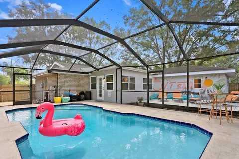 11208 Duncan St, Seminole, FL 33772