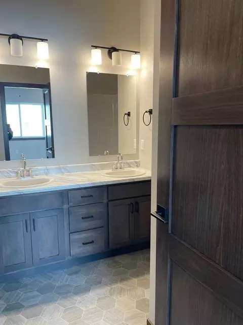 2410 E Copalis Pl, Sioux Falls, SD 57108 photo 8