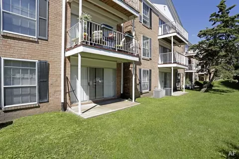 5145 E State St, Rockford, IL 61108
