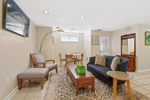 703 8th St NE, Washington, DC 20002