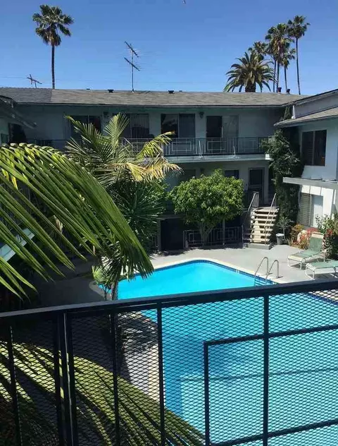 3711 Mentone Ave, Los Angeles, CA 90034