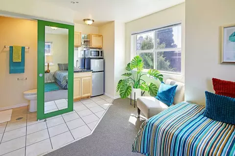 306 Summit Ave E, Seattle, WA 98102 photo 2