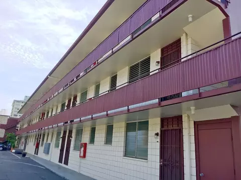 2717 S King St, Honolulu, HI 96826