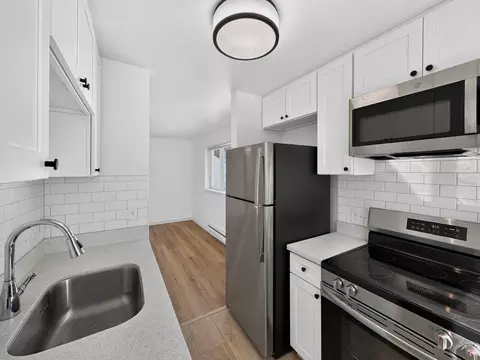 2140 SW Holden St, Seattle, WA 98106