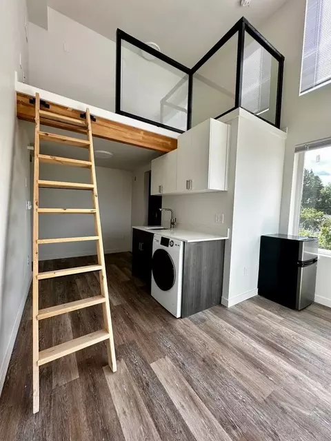 3050 SW Avalon Way, Seattle, WA 98126