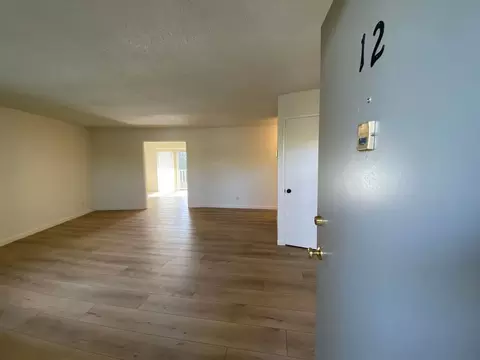 1025 Meadow Lake Dr, Vista, CA 92084