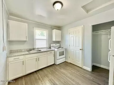 9238 N 7th Ave, Phoenix, AZ 85021