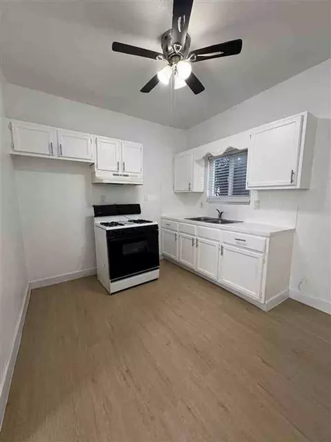 1033 Hoffman Ave, Long Beach, CA 90813