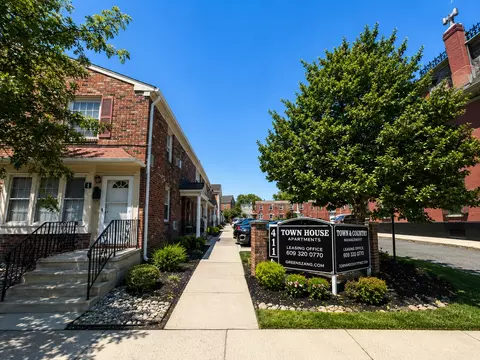 411 High St, Burlington, NJ 08016