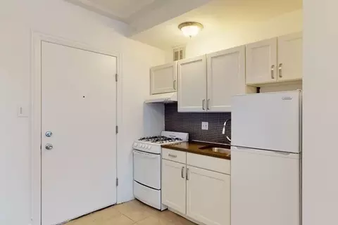 5242 S Hyde Park Blvd, Chicago, IL 60615