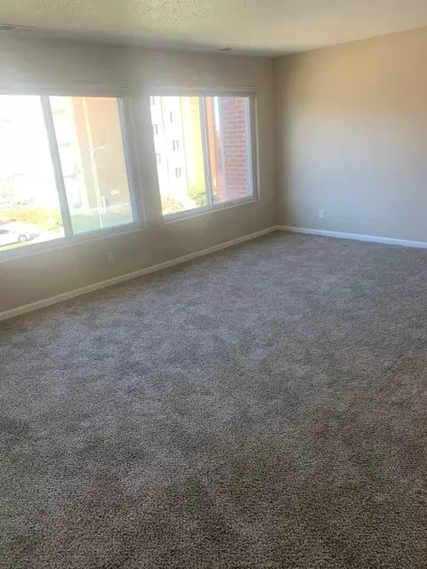 535 South 37th Street, Omaha, NE 68105