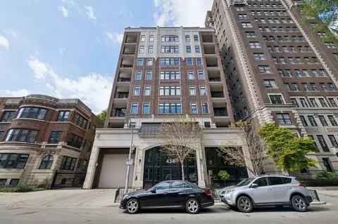 434 W Melrose St, Chicago, IL 60657