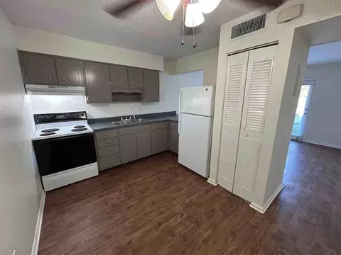 2007 Terril Ln, Louisville, KY 40218