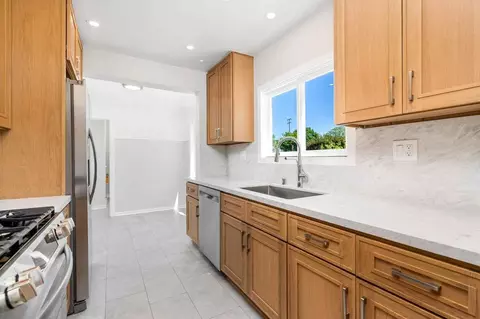 553 N Pine St, Orange, CA 92867 photo 5