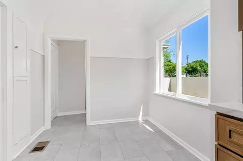 553 N Pine St, Orange, CA 92867 photo 8