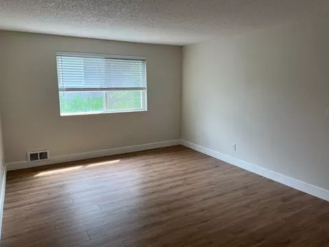 14309 NE 7th Pl, Bellevue, WA 98007