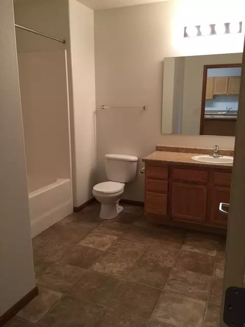 1820 Dakota Dr N, Fargo, ND 58102