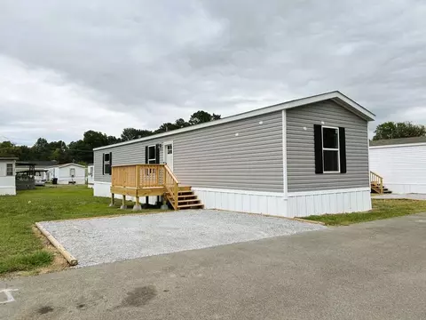 1007 Glentana Rd, Rossville, GA 30741