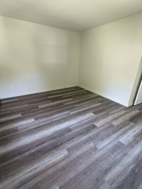49 W Hazelwood Ave, Rahway, NJ 07065
