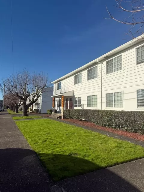 2402 E 8th St, Vancouver, WA 98661