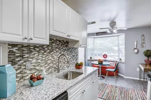 1801 Hampshire Green Ln, Silver Spring, MD 20903 photo 3