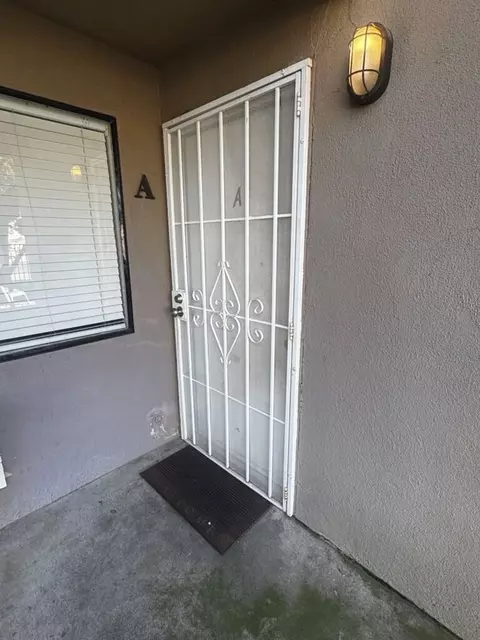 425 S 3rd Ave #A, Oakdale, CA 95361