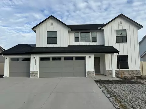 7018 W Redwood Creek Dr, Meridian, ID 83646