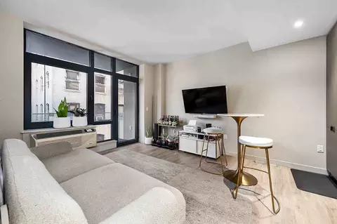 114 Mulberry St #504, New York, NY 10013