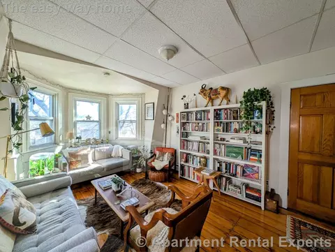 379 Windsor St #3, Cambridge, MA 02141