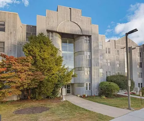 5205 Le Parc Dr, Wilmington, DE 19809