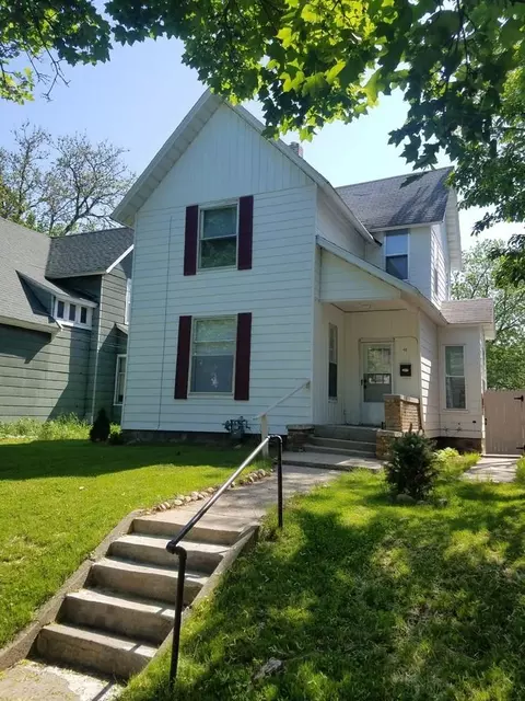 48 Straight Ave SW, Grand Rapids, MI 49504