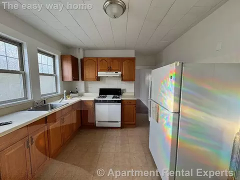 74 Newbury St #2, Somerville, MA 02144