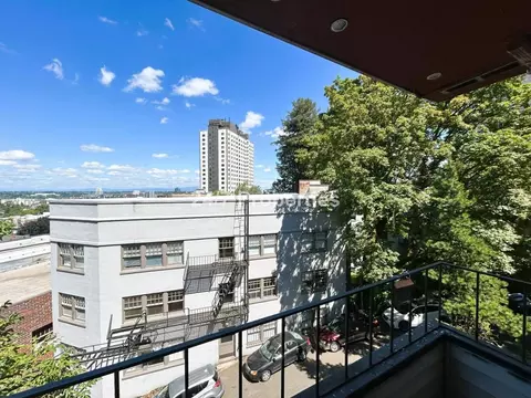2320 SW Cactus Dr #2, Portland, OR 97205