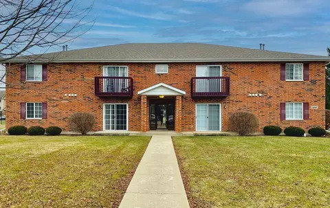 886 Regent Dr #886-1, Dekalb, IL 60115