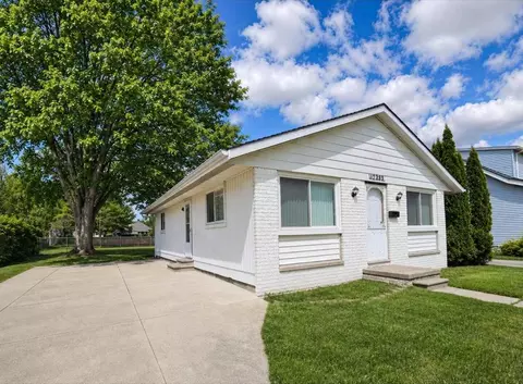 17943 Eastland St, Roseville, MI 48066